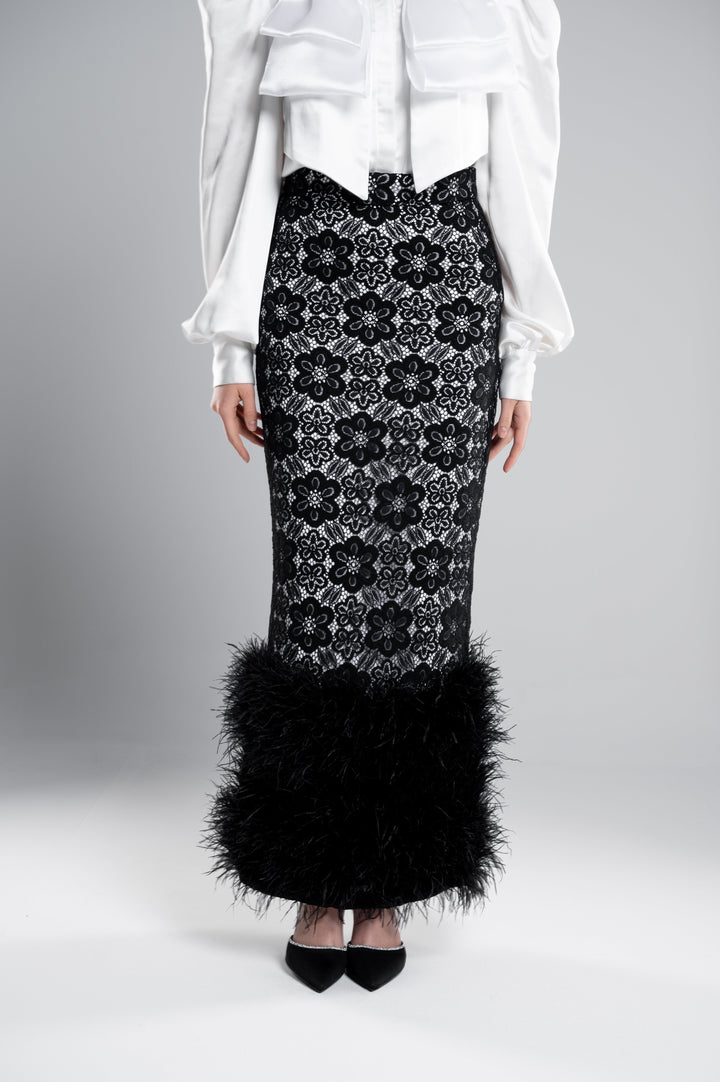 A MAXI GUIPERE SKIRT WITH FEATHER TRIM